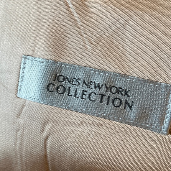Jones New York Classic Tan Blazer - Picture 11 of 11